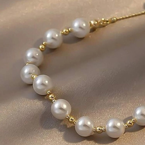 Glamorous Faux Pearl Beaded Bracelet - Picture 3 of 4